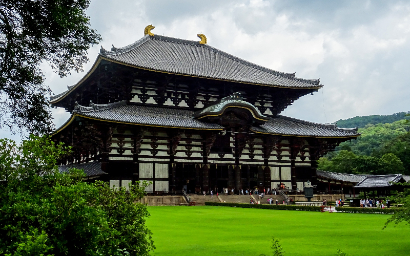 Grande Buda no interior do Templo Todai-ji em Nara, Japão
